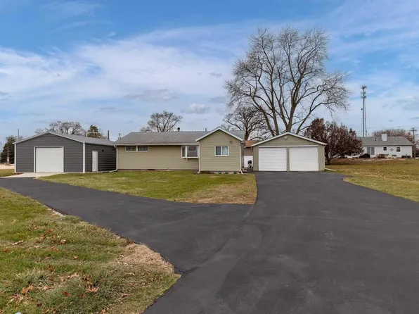 300 Route 84 N, Cordova, IL 61242