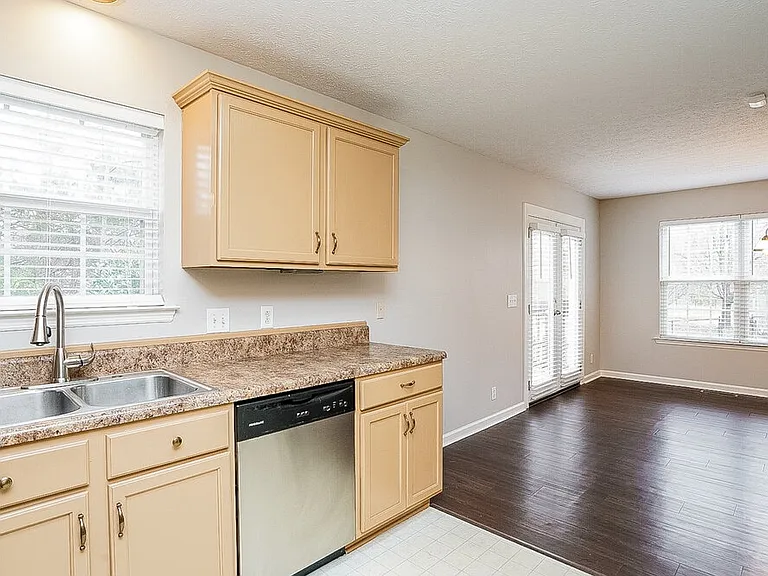 103 Rockton Ct — Photo 9