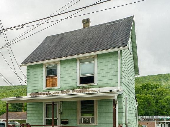 2nd image of 604 W Market St