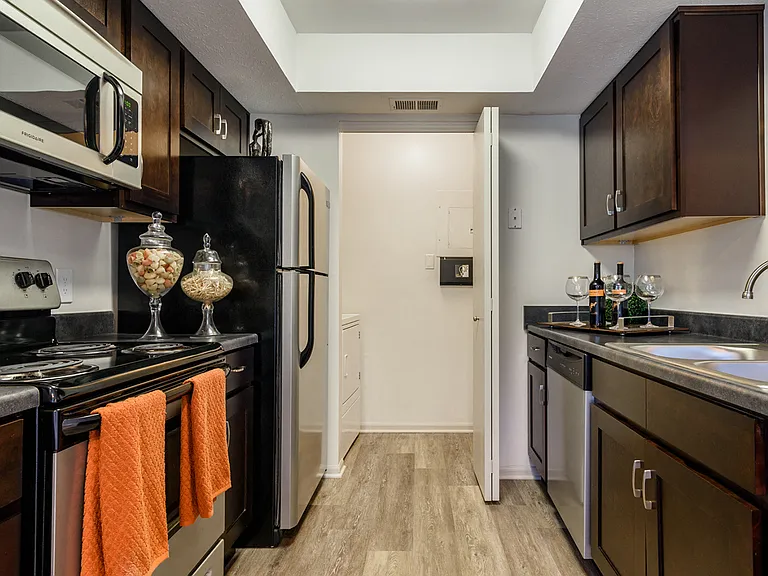 Hidden Lake Apartments — Photo 9