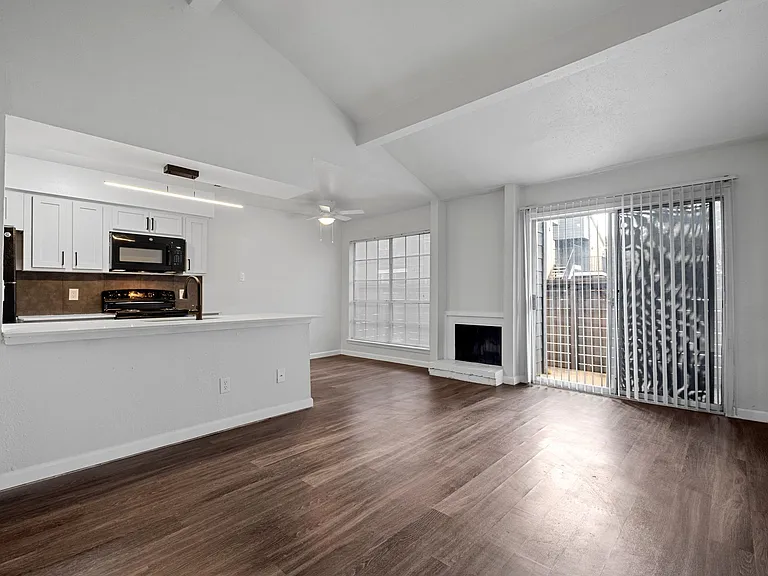Oakline Apartments — Photo 9