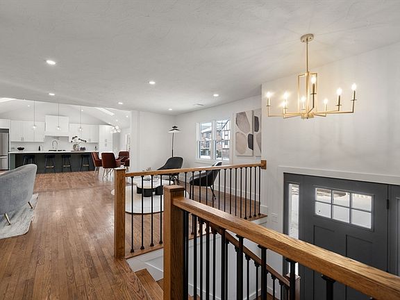 3rd image of 54 Highland Glen Dr