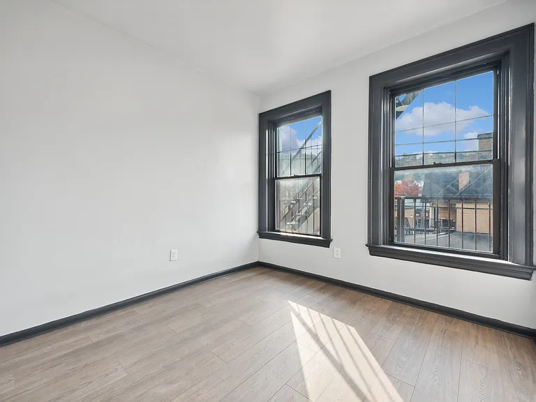 318 Middle Ave #5 — Photo 6