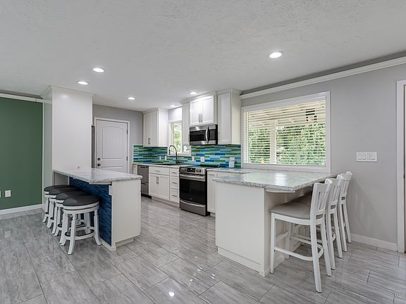 4th image of 29889 Riverview Dr