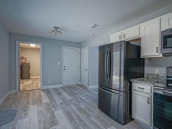 4th image of 59 Jackson Ave
