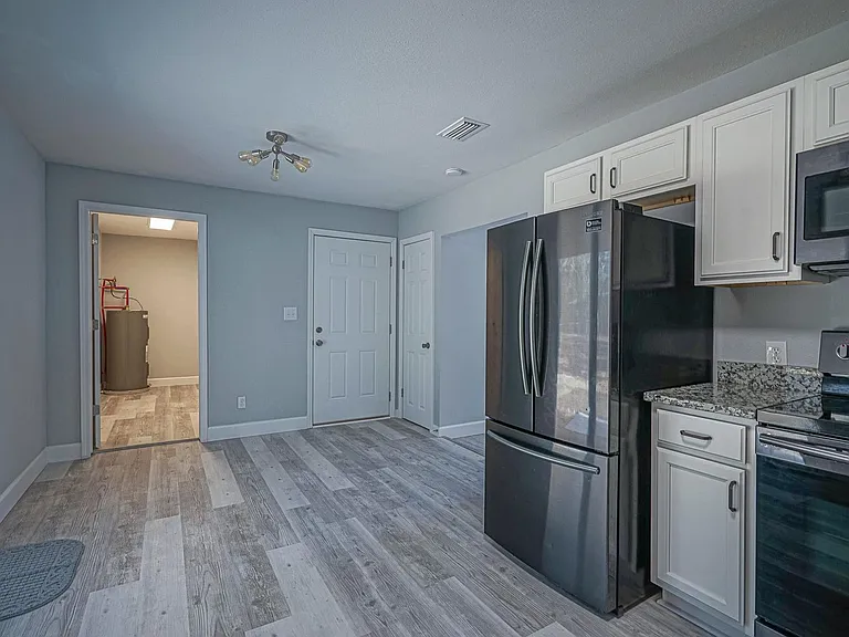 59 Jackson Ave — Photo 4