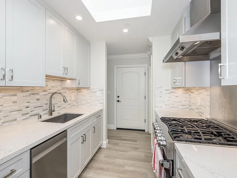1009 S Norfolk St — Photo 16