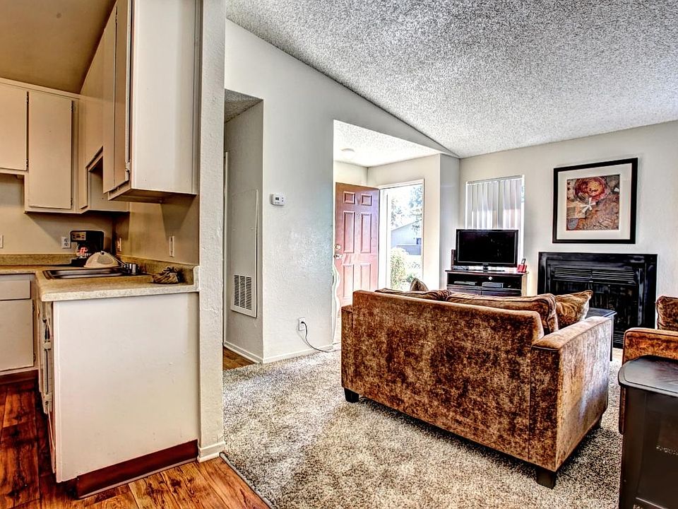 1st image of 1003 N Peach Ave APT 109