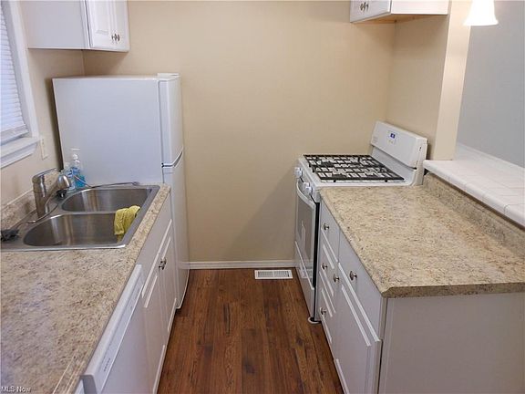 4th image of 29904 Euclid Ave #A10