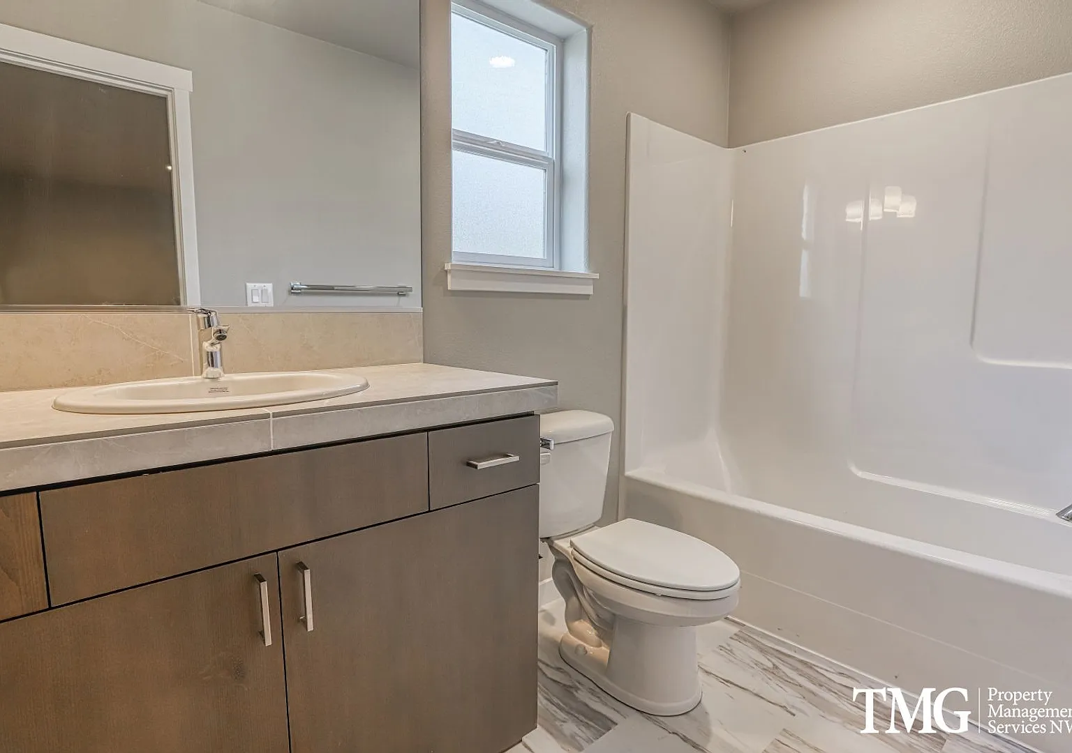 Newer Townhome in Minnehaha w/ 3 Bedroom 2.5 Bath! — Photo 2