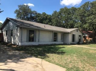 3525 Alhambra Dr, Forest Hill, TX 76119