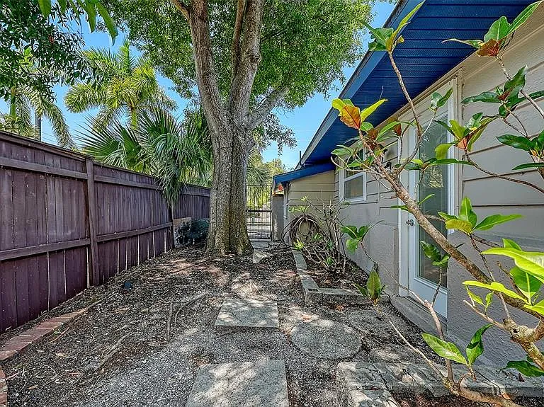 1127 S Osprey Ave — Photo 58