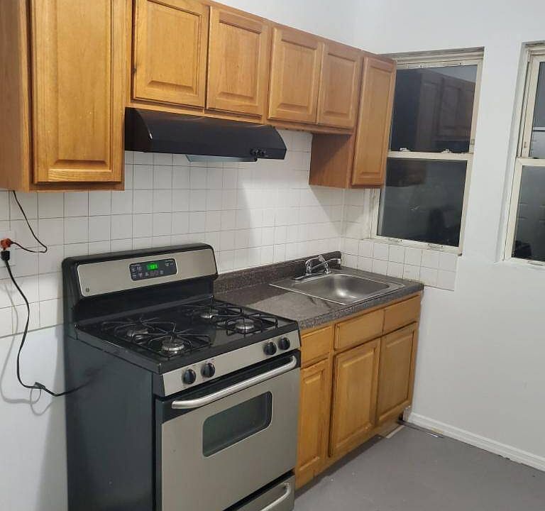 1st image of 10 Morningside Ave