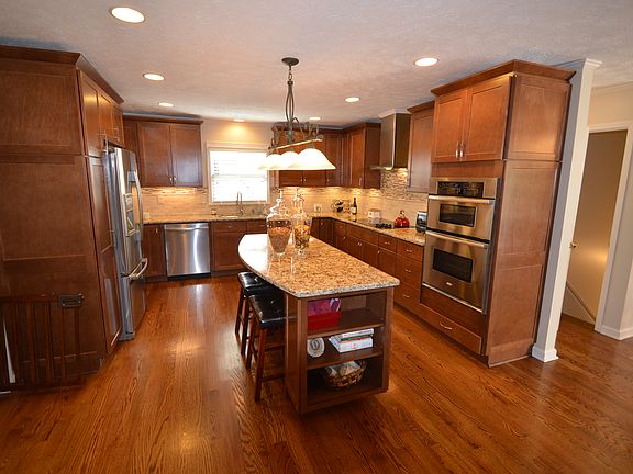 5th image of 2860 Guinevere Dr