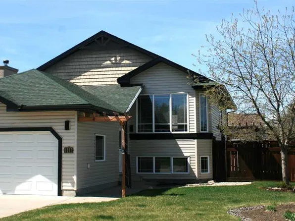 1112 E 2nd St NE, Sundre, AB T0M 1X0