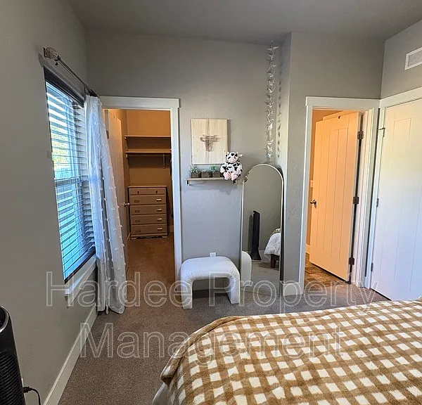 4315 N Adams St — Photo 8