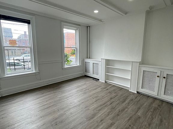 3rd image of 165 Liberty St Floor 1