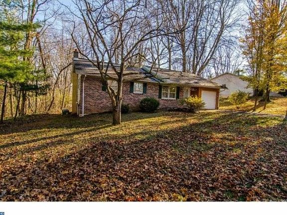 3rd image of 109 Garnet Ln