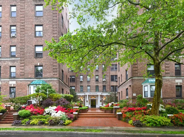 21 Barstow Rd APT 5I, Great Neck, NY 11021