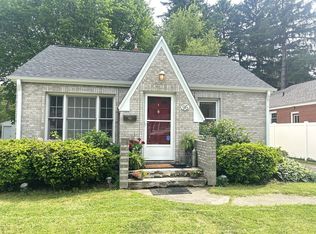 95 Roosevelt St, St Charles, IL 60174