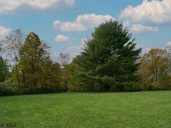3rd image of 149 Dave Dr