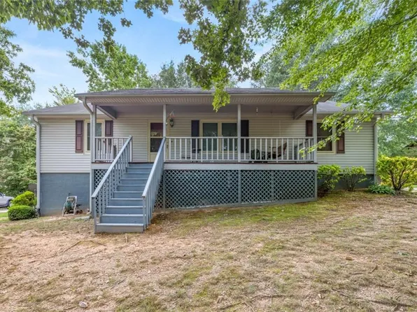 1663 Rogers Cir, Gainesville, GA 30507