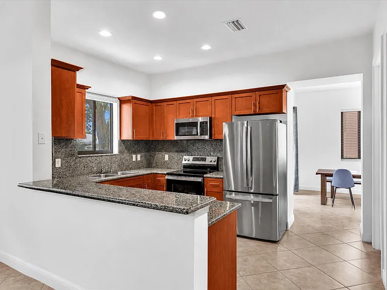 2414 Venetian Way — Photo 12