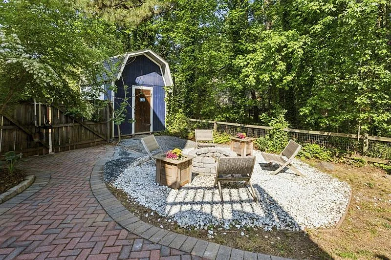 3 bed, 2.5 bath, 1836 sqft, $2,500 — Photo 2