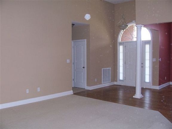 2nd image of 2718 Avondale Dr