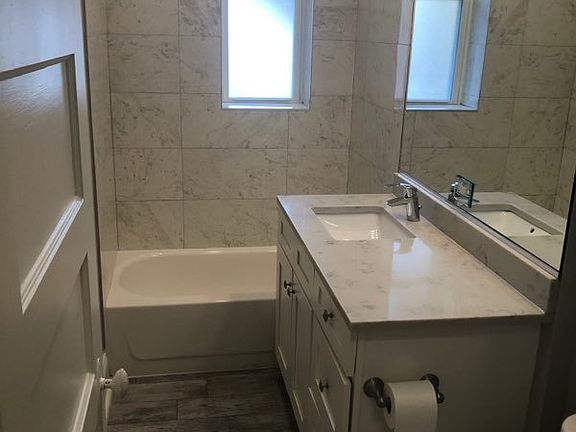 3rd image of 2007-09 W Hutchinson St #1