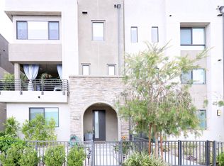 13157 W Victory Blvd, Van Nuys, CA 91401