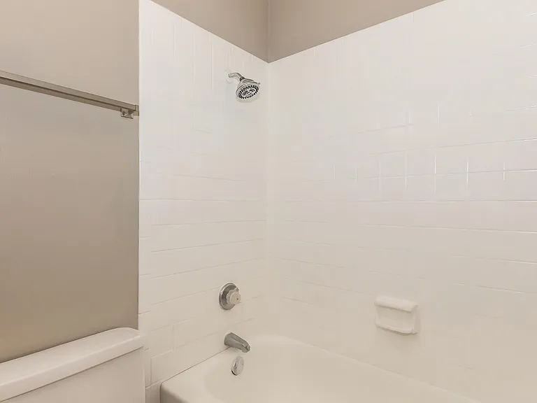 District West — Photo 8