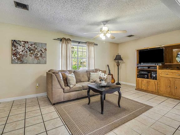 4th image of 213 Saint James Dr