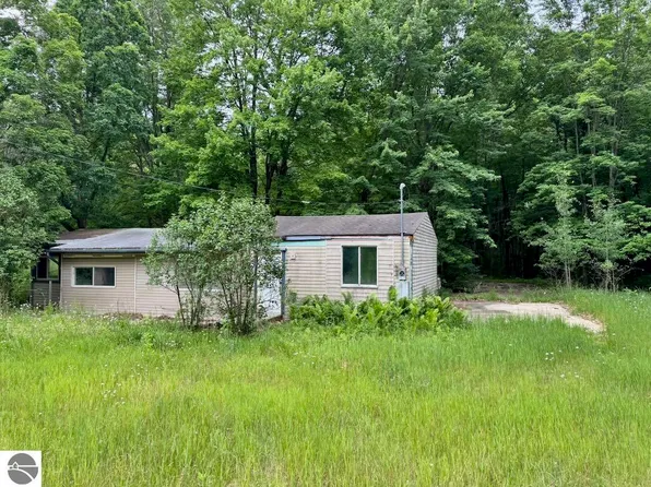 4303 W Adams Rd, Lake, MI 48632