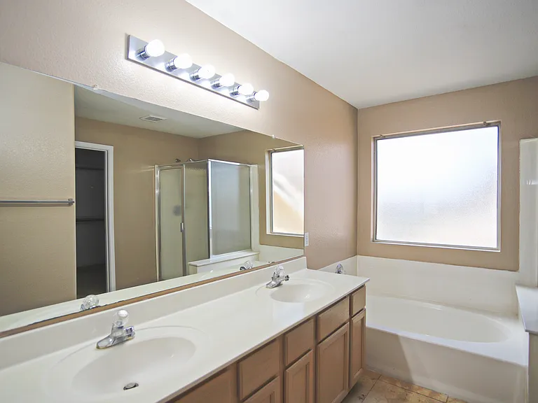 842 N Naples Dr — Photo 30