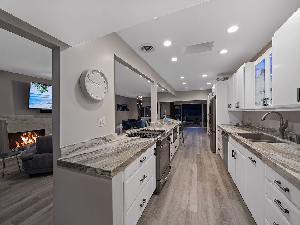 1st image of 46105 Burroweed Ln