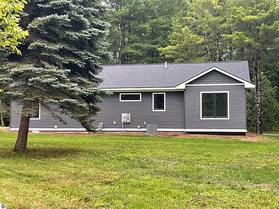 3rd image of 8279 Cherry Ave