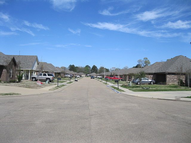 2nd image of 152 Blackstone Cir