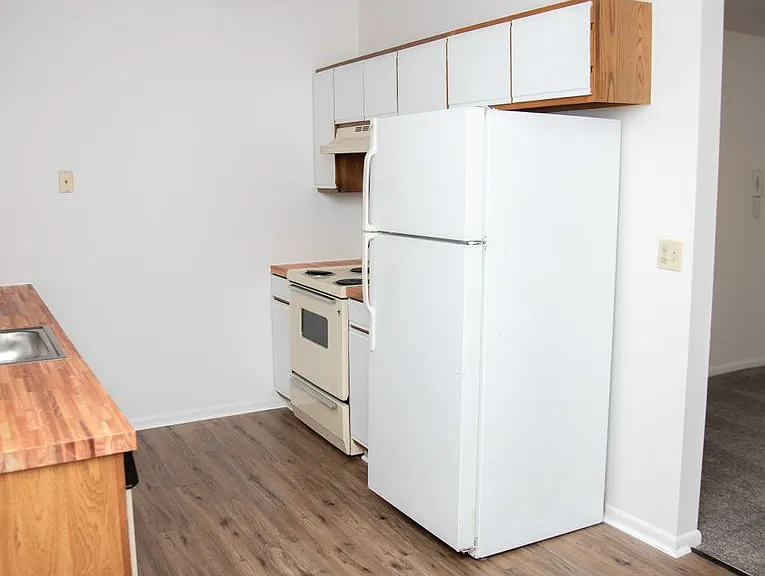 153 E High St — Photo 3