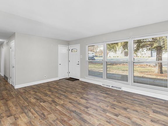 5th image of 7 Sona Ln