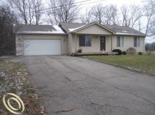 6260 Jonquil St, Waterford, MI 48327