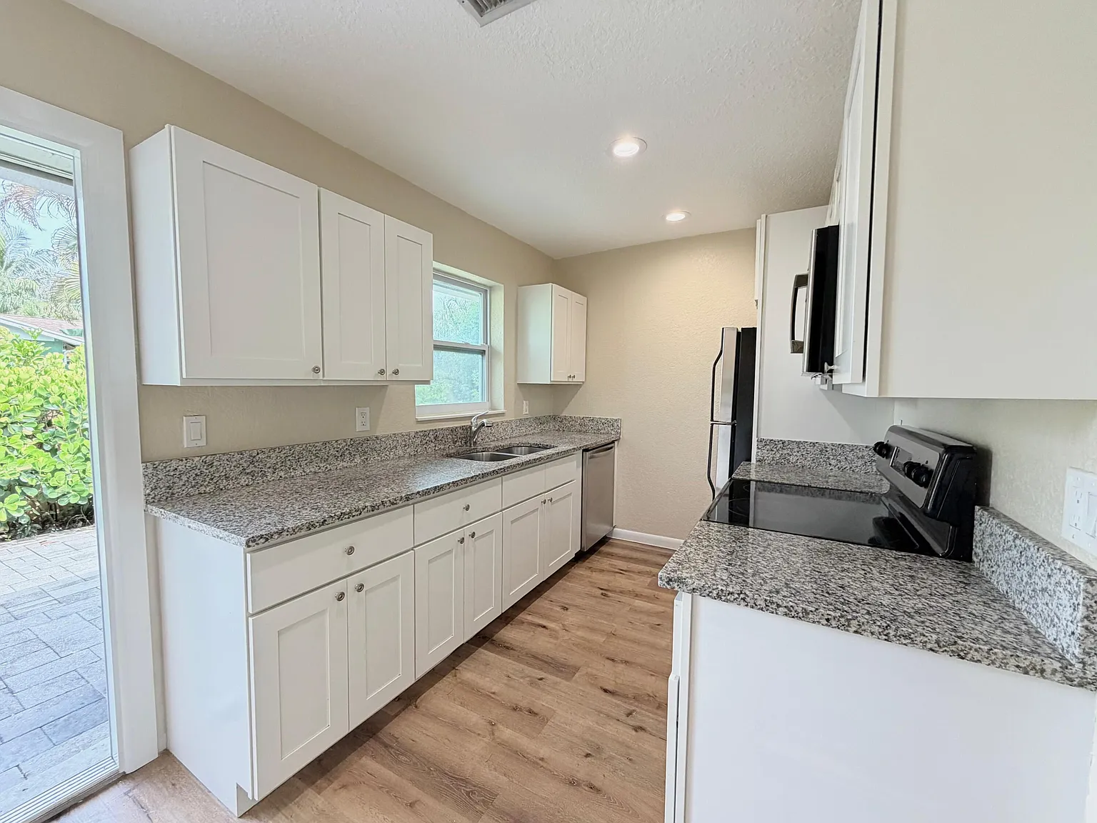 3 bed, 2.0 bath, 1150 sqft, $2,500 — Photo 4
