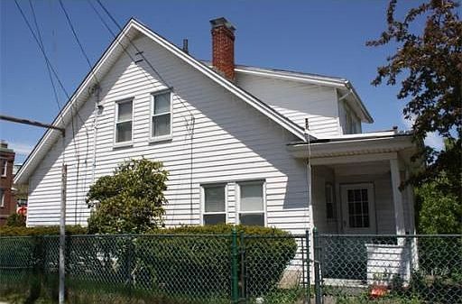2nd image of 120 Holbrook Rd