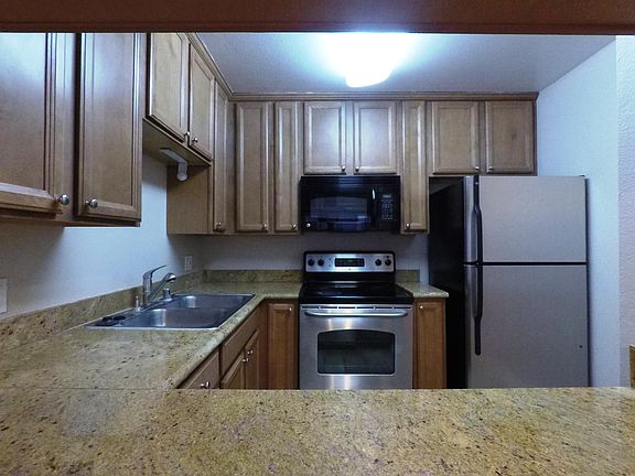 3rd image of 521 Woodside Oaks