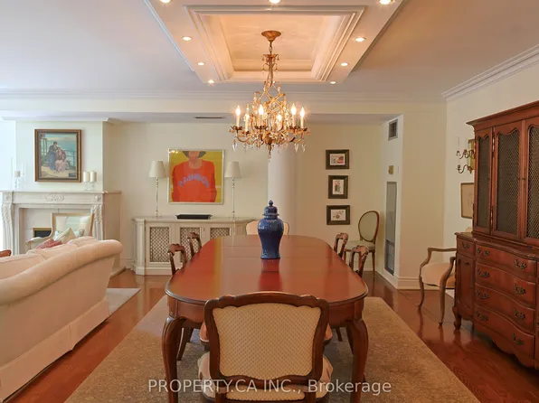 18 Lower Village Gate #203, Toronto, ON M5P 3M1