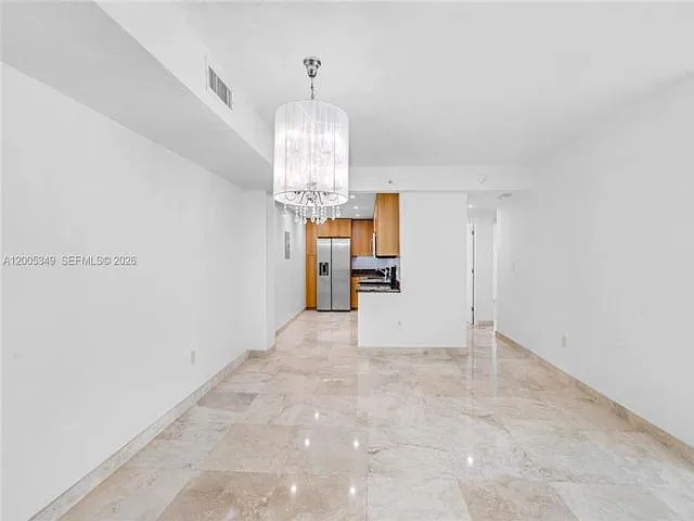 7501 E Treasure Dr #7M — Photo 4