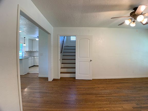3rd image of 814 Dakota St