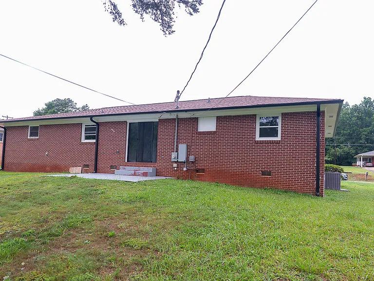 2012 Bolt Dr — Photo 4
