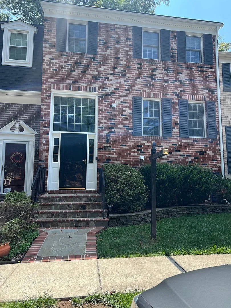 Beautifully updated 4 BR 3.5 bathroom in wonderful community — Photo 1