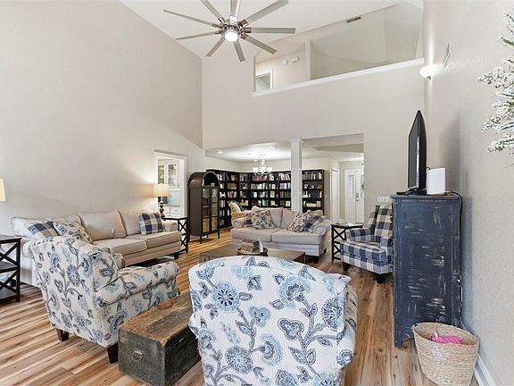 4th image of 1309 Barberry Ln